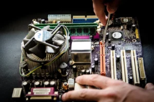 Profesjonalna naprawa komputerów i laptopów – kompleksowy serwis urządzeń